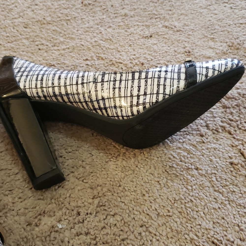 Shoes - Picture 4 of 7